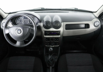 Подержанный автомобиль Renault Sandero 2012 года (6 фото)
