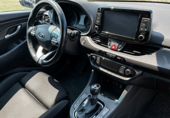 Подержанный автомобиль Hyundai i30 Hatchback 2019 года (9 фото)
