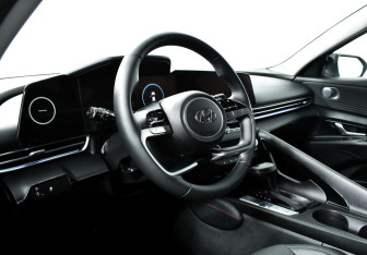 Подержанный автомобиль Hyundai Elantra Sedan 2020 года (9 фото)