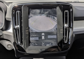 Подержанный автомобиль Volvo XC40 2020 года (17 фото)