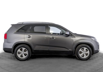 Подержанный автомобиль Kia Sorento 2015 года (4 фото)