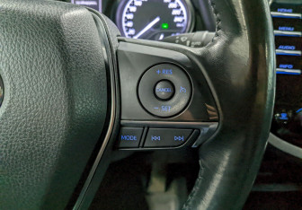 Подержанный автомобиль Toyota Camry Sedan 2019 года (30 фото)