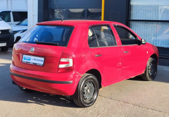 Подержанный автомобиль Skoda Fabia Hatchback 2004 года (5 фото)