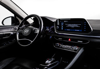 Подержанный автомобиль Hyundai Sonata 2020 года (9 фото)