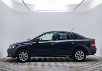 Подержанный автомобиль Volkswagen Polo Sedan 2011 года (8 фото)