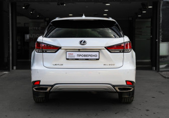 Подержанный автомобиль Lexus RX 2021 года (5 фото)