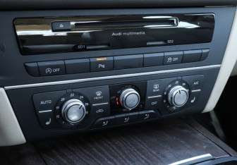 Подержанный автомобиль Audi A6 Sedan 2015 года (14 фото)