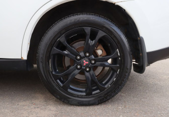 Подержанный автомобиль Mitsubishi Outlander 2012 года (9 фото)