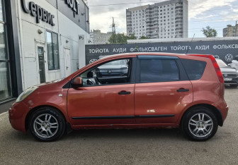 Подержанный автомобиль Nissan Note 2007 года (8 фото)