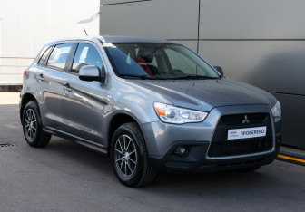 Подержанный автомобиль Mitsubishi ASX 2012 года (3 фото)