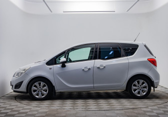 Подержанный автомобиль Opel Meriva 2013 года (8 фото)