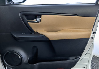 Подержанный автомобиль Toyota Fortuner 2022 года (24 фото)