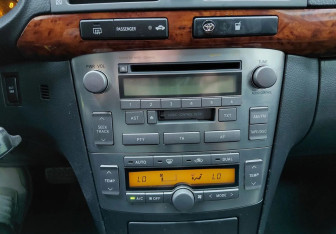 Подержанный автомобиль Toyota Avensis Sedan 2004 года (22 фото)