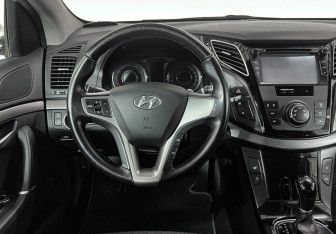 Подержанный автомобиль Hyundai i40 Sedan 2014 года (16 фото)