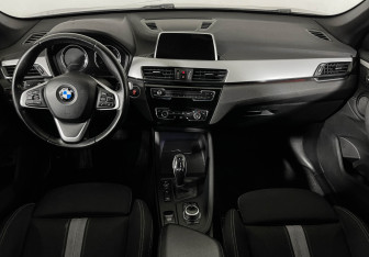 Подержанный автомобиль BMW X1 2018 года (12 фото)