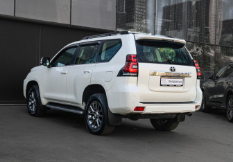 Подержанный автомобиль Toyota Land Cruiser Prado 2018 года (6 фото)