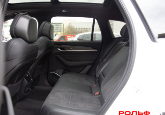 Подержанный автомобиль Geely Monjaro 2025 года (8 фото)