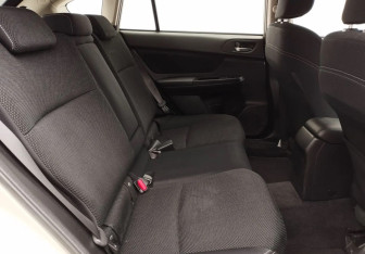 Подержанный автомобиль Subaru XV 2013 года (11 фото)