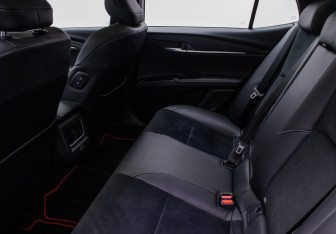 Подержанный автомобиль Toyota Camry Sedan 2025 года (11 фото)