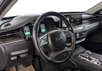 Подержанный автомобиль Kia K900 2019 года (15 фото)
