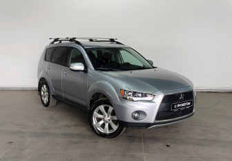 Подержанный автомобиль Mitsubishi Outlander 2011 года (3 фото)