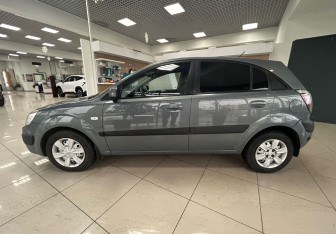 Подержанный автомобиль Kia Rio Hatchback 2007 года (8 фото)