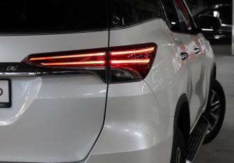Подержанный автомобиль Toyota Fortuner 2018 года (25 фото)