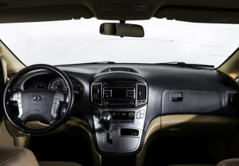 Подержанный автомобиль Hyundai H-1 2018 года (19 фото)