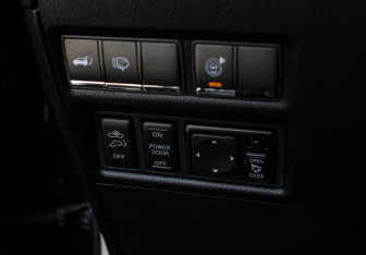 Подержанный автомобиль Nissan Patrol 2010 года (22 фото)