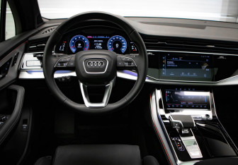 Подержанный автомобиль Audi Q7 2024 года (9 фото)