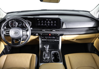 Подержанный автомобиль Kia Carnival 2020 года (14 фото)
