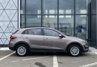 Подержанный автомобиль Kia Rio Hatchback 2019 года (4 фото)