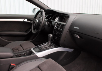 Подержанный автомобиль Audi A5 Coupe 2010 года (4 фото)