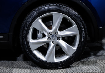 Подержанный автомобиль Infiniti FX 2013 года (15 фото)