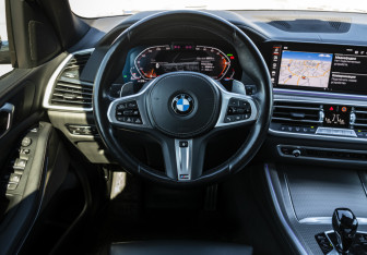 Подержанный автомобиль BMW X5 2022 года (10 фото)