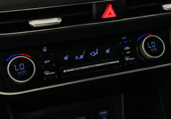 Подержанный автомобиль Hyundai Sonata 2020 года (16 фото)