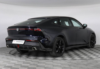 Подержанный автомобиль Changan UNI-V 2024 года (5 фото)