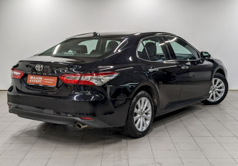 Подержанный автомобиль Toyota Camry Sedan 2019 года (5 фото)
