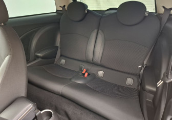 Подержанный автомобиль MINI Hatch 2010 года (11 фото)