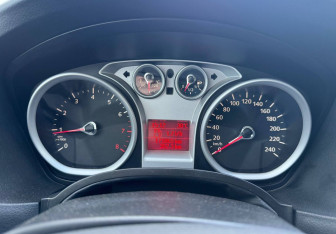 Подержанный автомобиль Ford Focus Hatchback 2009 года (12 фото)