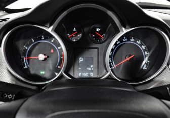 Подержанный автомобиль Chevrolet Cruze Sedan 2012 года (17 фото)