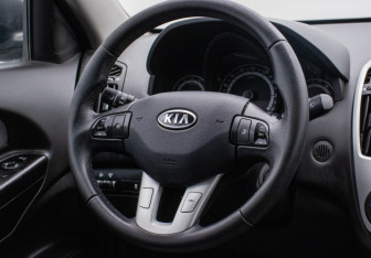 Подержанный автомобиль Kia Ceed Hatchback 2011 года (15 фото)