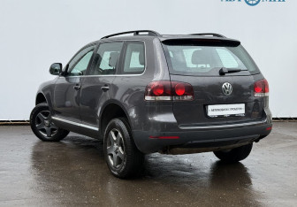 Подержанный автомобиль Volkswagen Touareg 2009 года (7 фото)