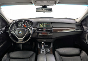 Подержанный автомобиль BMW X6 2013 года (14 фото)