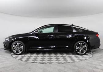 Подержанный автомобиль Kia K5 2021 года (8 фото)