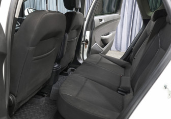 Подержанный автомобиль Opel Astra Hatchback 2011 года (12 фото)