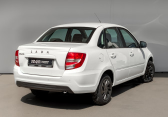 Подержанный автомобиль LADA (ВАЗ) Granta Sedan 2023 года (5 фото)
