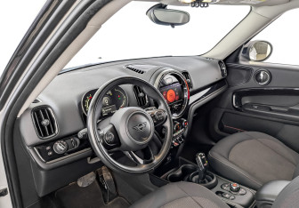Подержанный автомобиль MINI Countryman 2021 года (16 фото)
