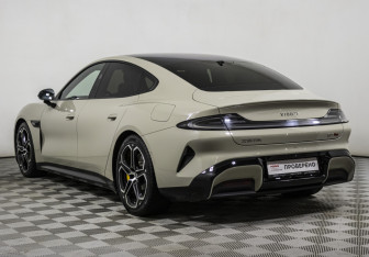 Подержанный автомобиль Xiaomi SU7 2024 года (9 фото)