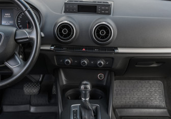 Подержанный автомобиль Audi A3 Sedan 2014 года (14 фото)